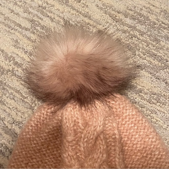 EXPRESS CABLE KNIT FAUX FUR POM POM HAT NEUTRAL TAN NORDSTROM - Picture 3 of 3